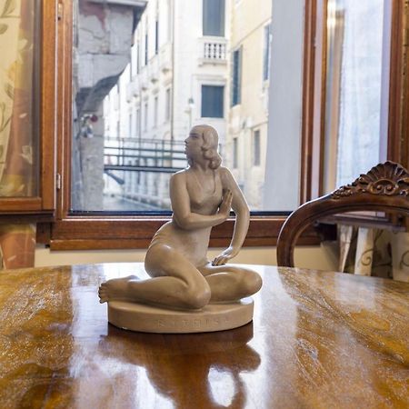 Il Nido Di San Stae Apartment Venesia Bagian luar foto