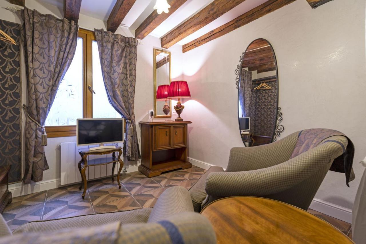 Il Nido Di San Stae Apartment Venesia Bagian luar foto